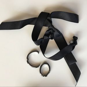 Additional ribbon and hooks